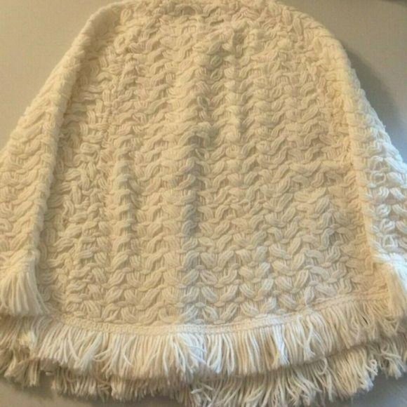 Vintage 1960s Aris Knitwear Ivory Crochet Shawl Fringe Boho Wrap - Picture 7 of 11